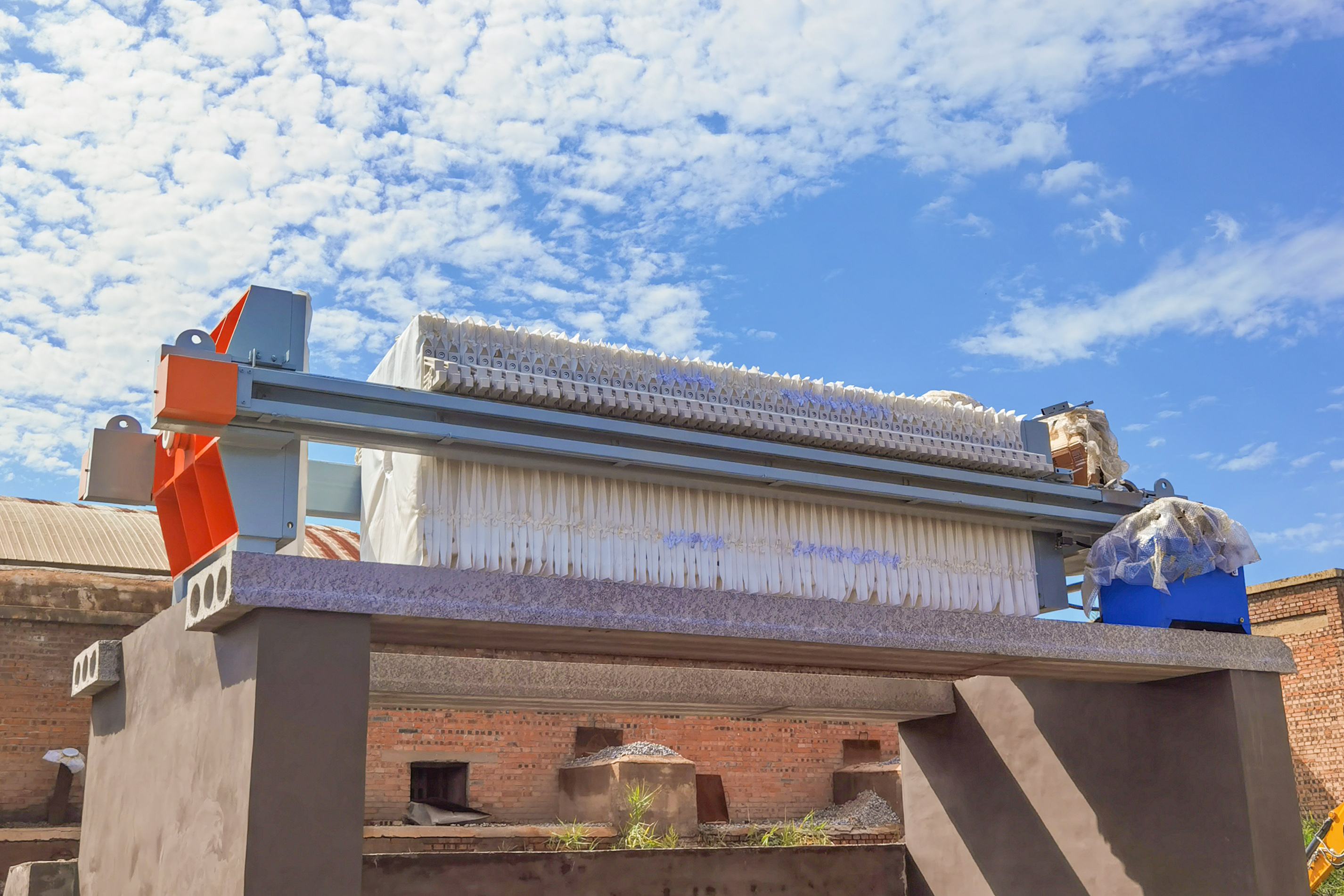 板框壓濾機(jī)的液壓系統(tǒng)特殊設(shè)計